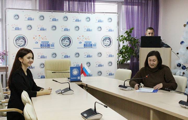 27 ноября 2025 года Губернаторский Дворец им. Ю.А. Гагарина - РМЦ ДОД Брянской области провел вебинар «В помощь школьному медиацентру».