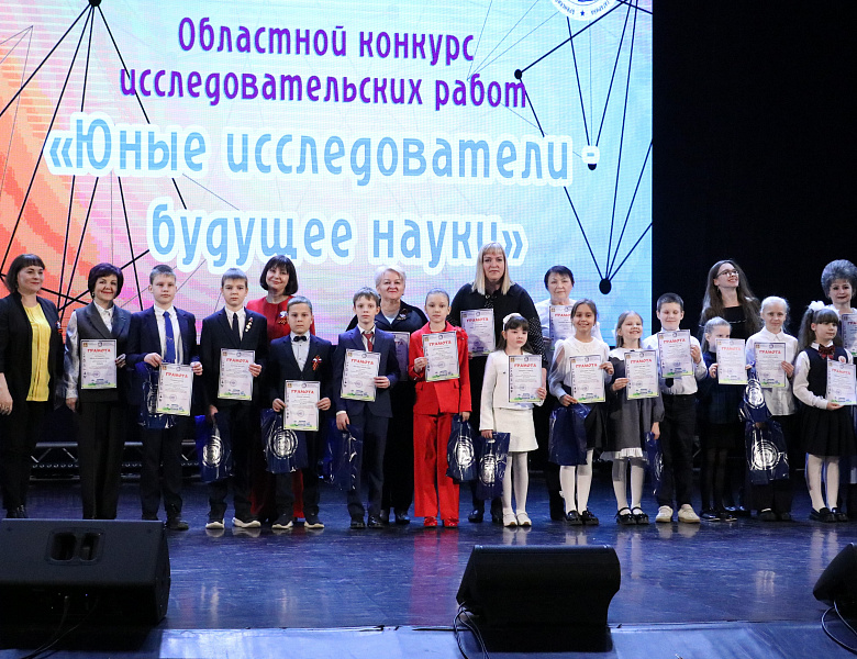 29 апреля 2026 года в Губернаторском Дворце им. Ю.А. Гагарина состоялась церемония награждения победителей и призёров региональных конкурсов исследовательских работ